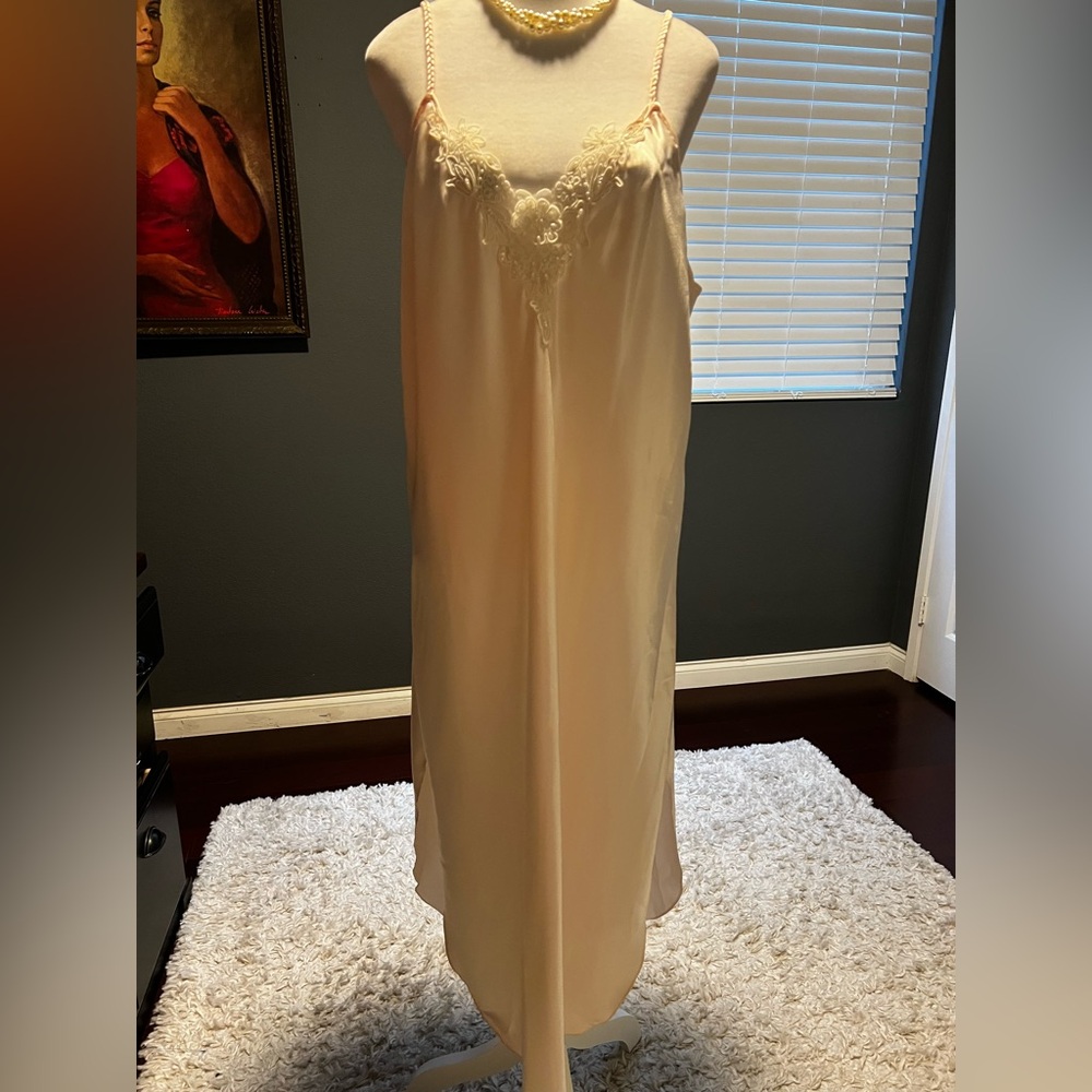 Vintage Light Peach Lace Trim Chemise with Silky Sheen in EUC. Size XL